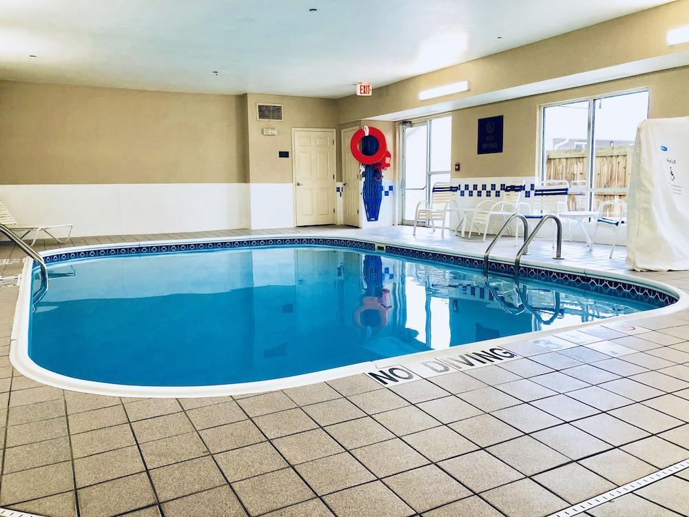 Comfort Suites Terre Haute University Area Екстериор снимка