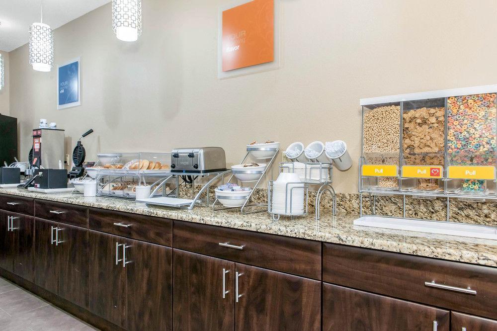 Comfort Suites Terre Haute University Area Екстериор снимка