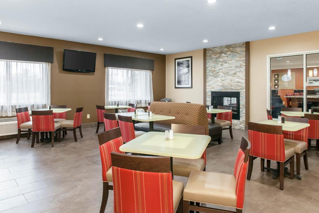 Comfort Suites Terre Haute University Area Екстериор снимка