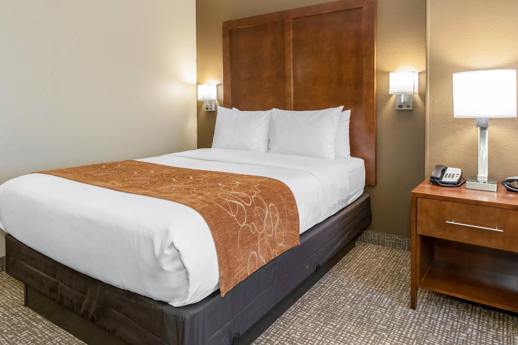 Comfort Suites Terre Haute University Area Екстериор снимка