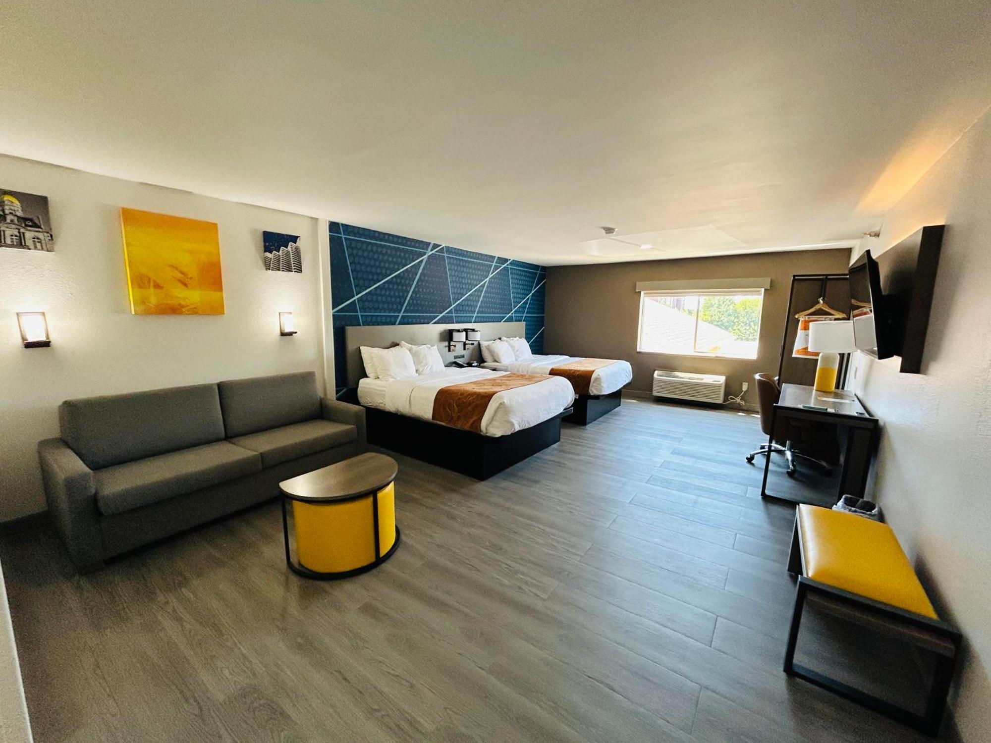 Comfort Suites Terre Haute University Area Екстериор снимка