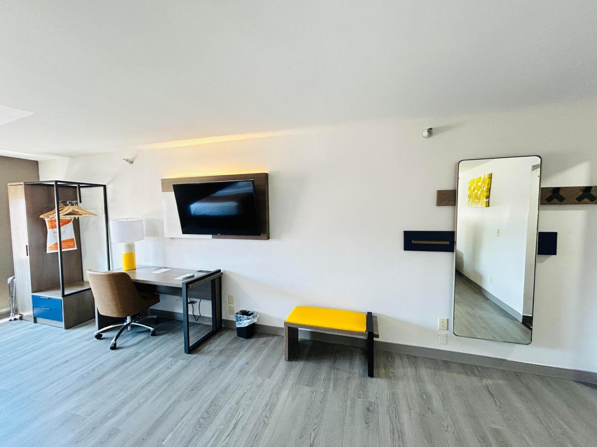 Comfort Suites Terre Haute University Area Екстериор снимка