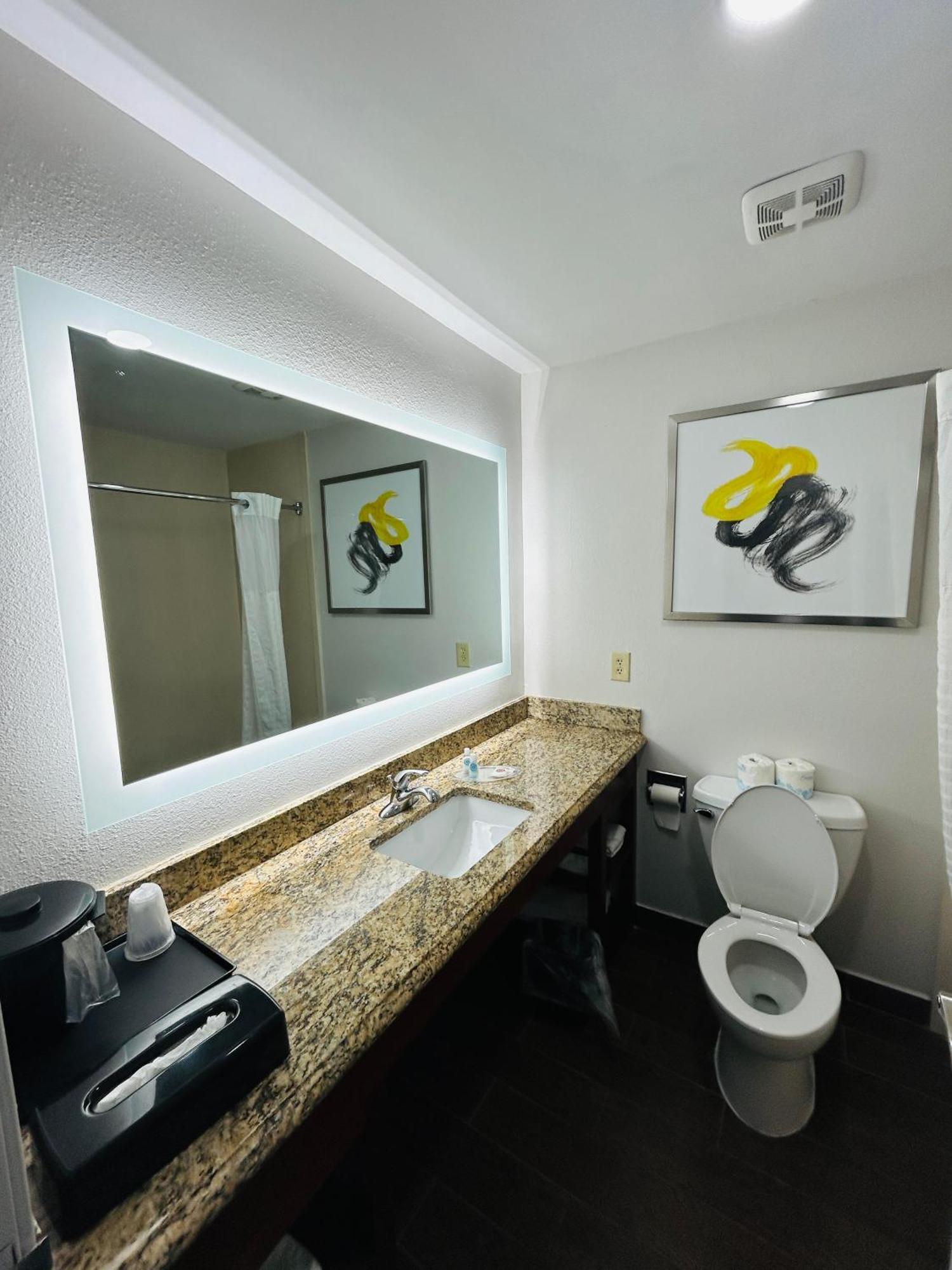 Comfort Suites Terre Haute University Area Екстериор снимка
