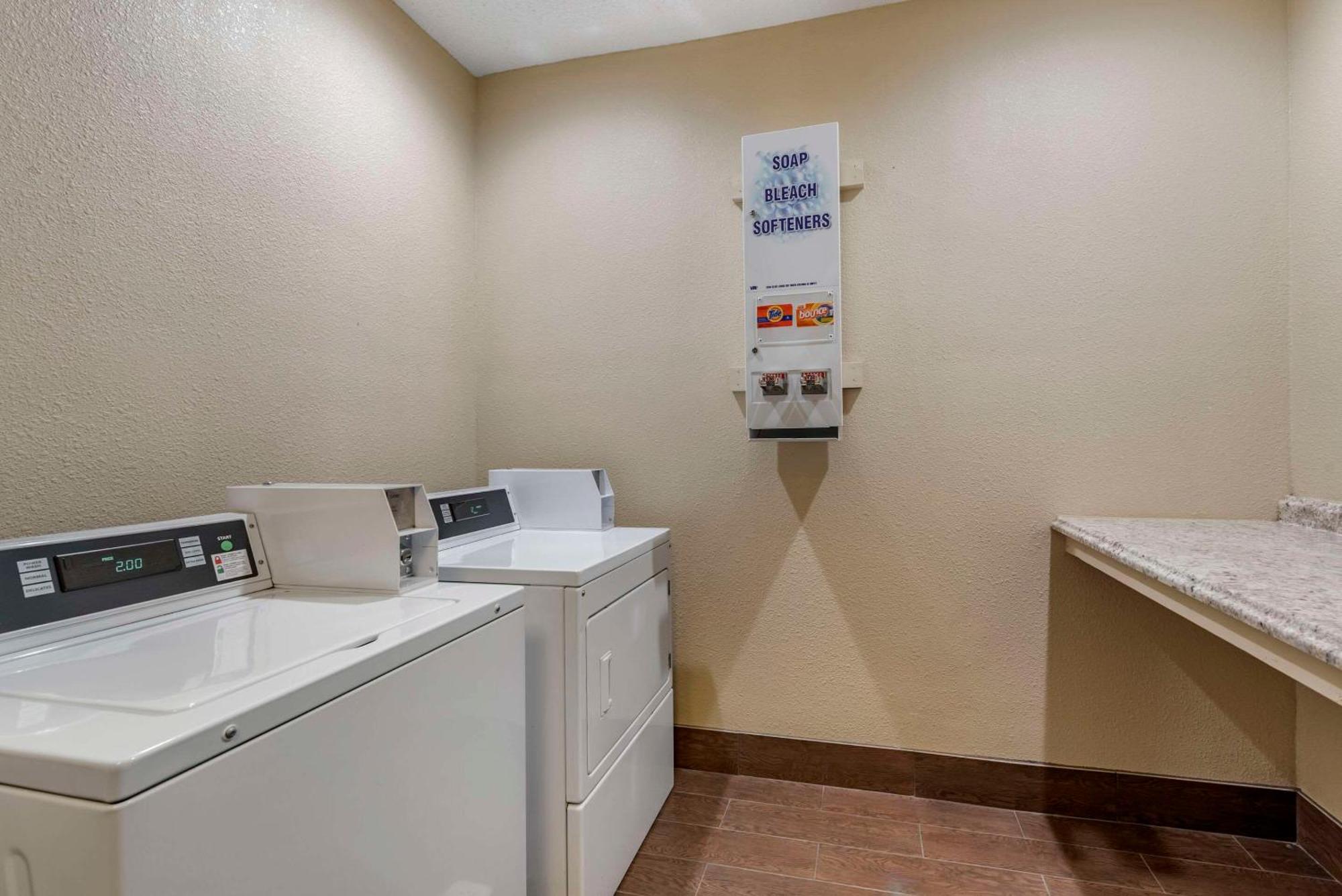 Comfort Suites Terre Haute University Area Екстериор снимка