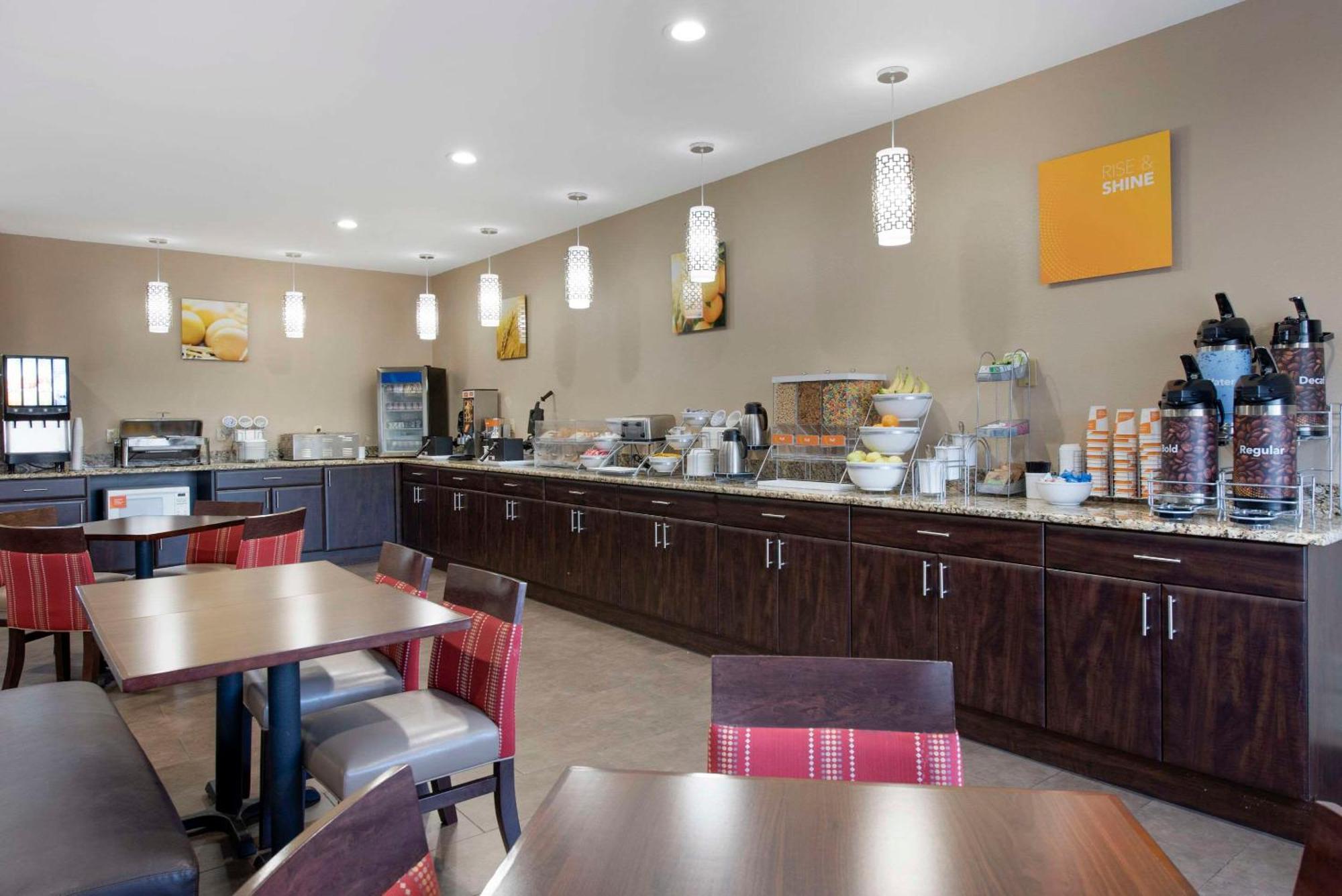 Comfort Suites Terre Haute University Area Екстериор снимка