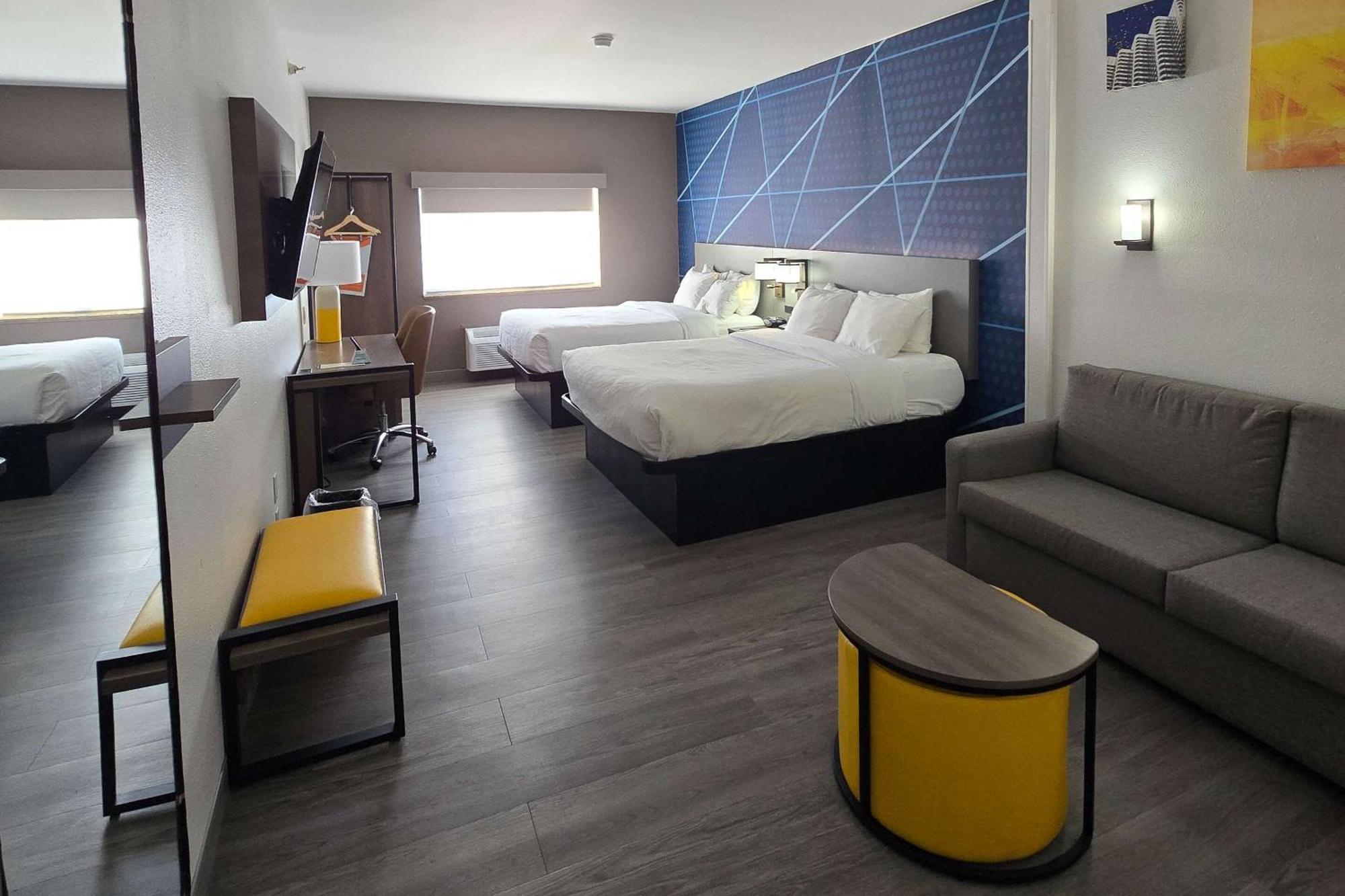 Comfort Suites Terre Haute University Area Екстериор снимка